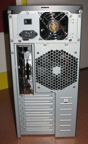 Antec NSK 4400 : arrière