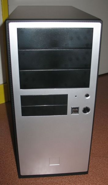 Antec NSK 4400 : avant