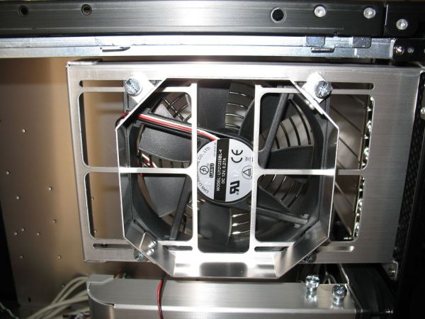 Lian-Li PC-201B : le ventilateur latéral